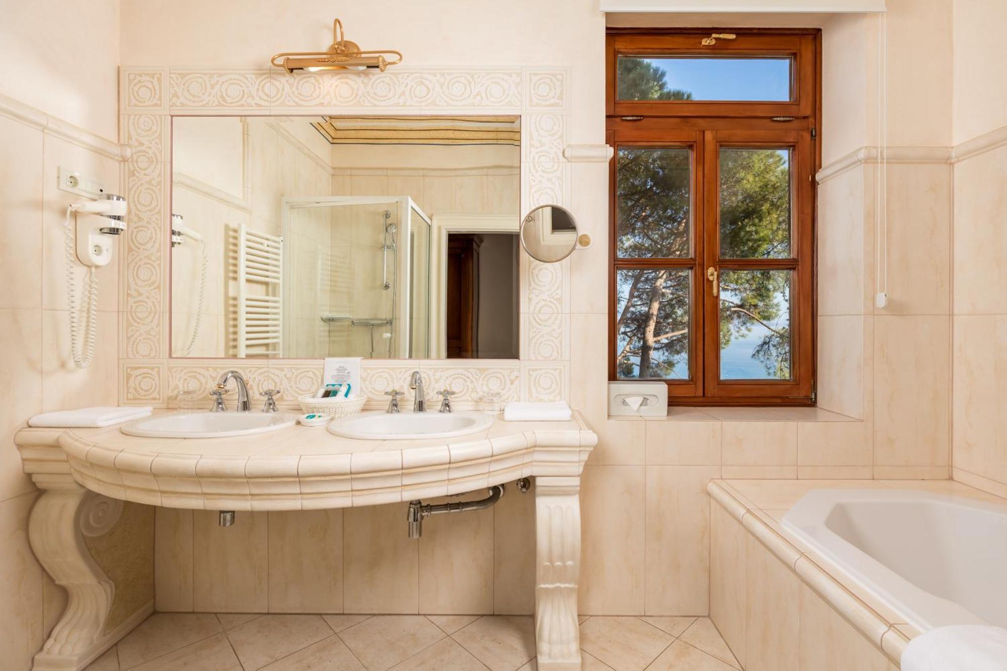 Hotel Miramar أوباتيا المظهر الخارجي الصورة